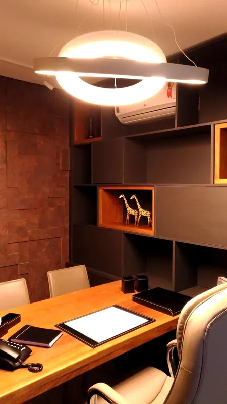 Ambiente comercial com marcenaria planejada em MDF — Clínica Faria Lima, Oficina 306, São Paulo