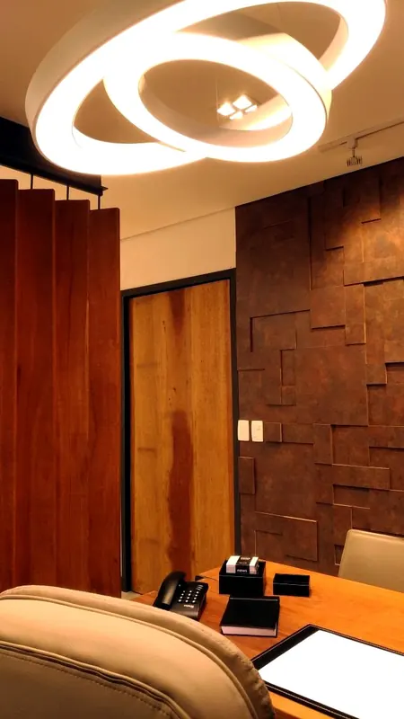 Ambiente comercial com marcenaria planejada em MDF — Clínica Faria Lima, Oficina 306, São Paulo