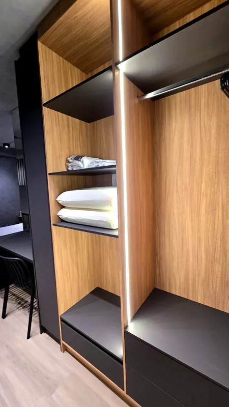 Estúdio de Airbnb com móveis planejados sob medida em MDF — Sto Amaro, Oficina 306, São Paulo